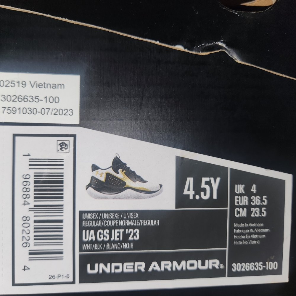 4.5 Youth Under Armour Basketball Sneakers